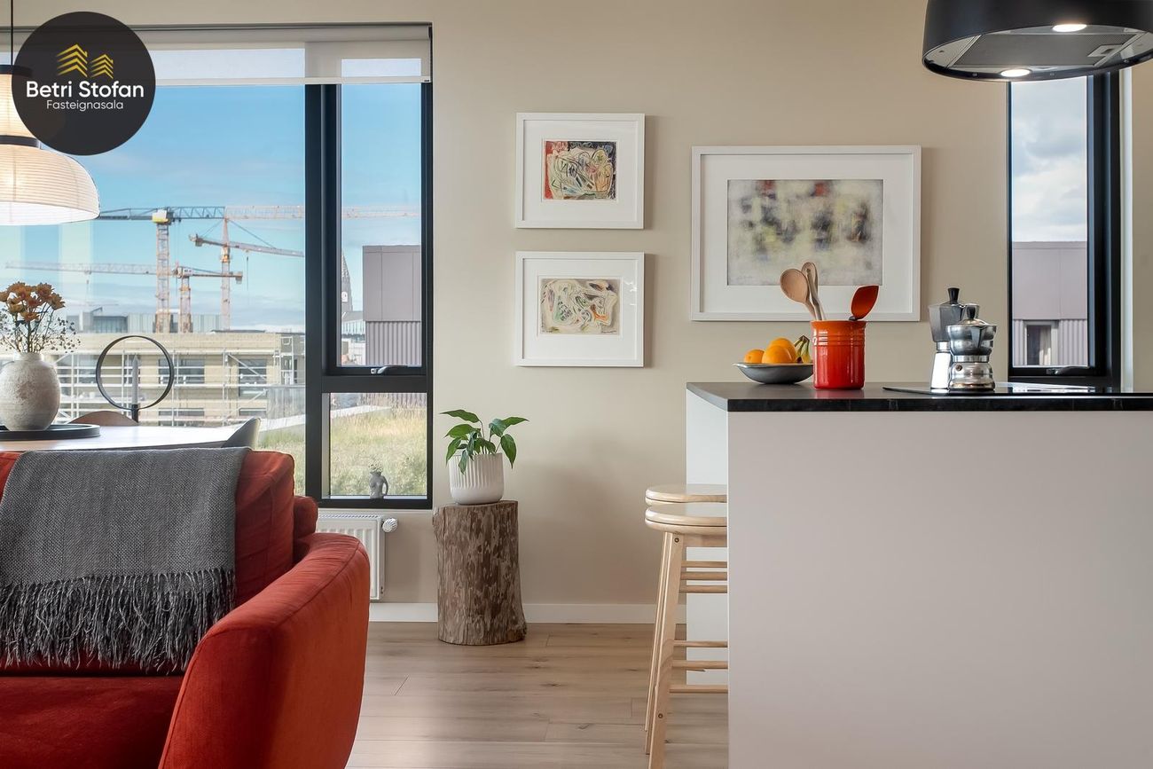 Smyrilshlíð 1, 102 Reykjavík