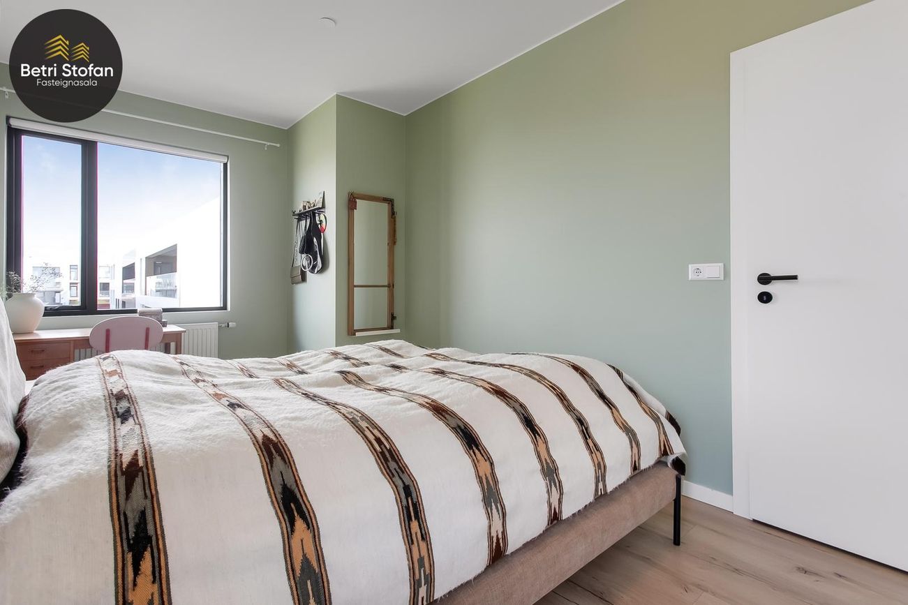Smyrilshlíð 1, 102 Reykjavík