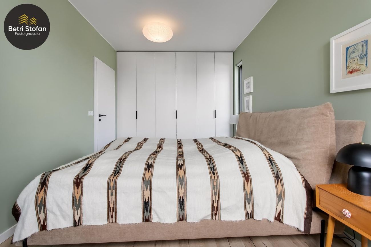 Smyrilshlíð 1, 102 Reykjavík