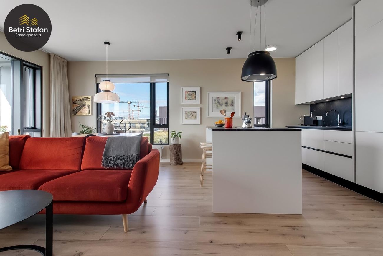 Smyrilshlíð 1, 102 Reykjavík