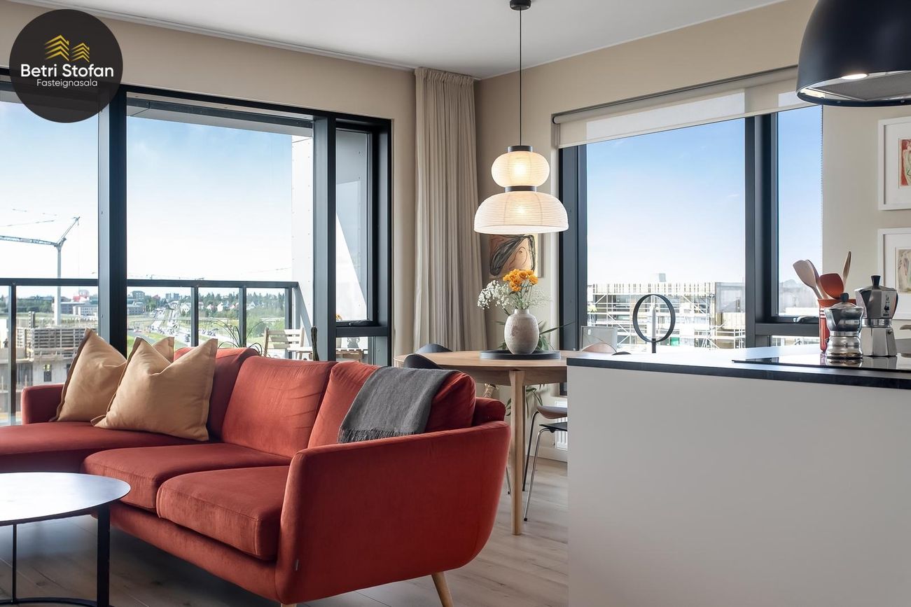 Smyrilshlíð 1, 102 Reykjavík