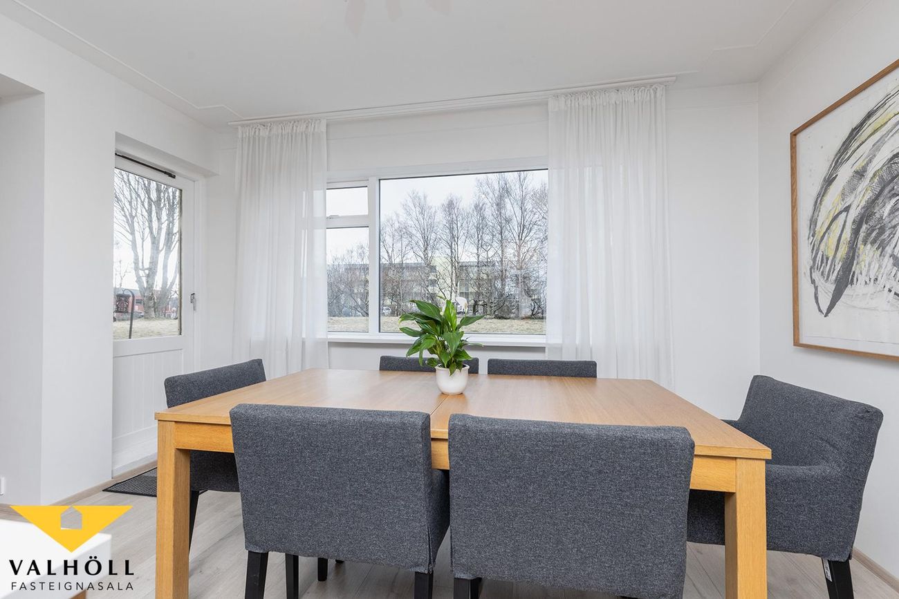 Gnoðarvogur 82, 104 Reykjavík