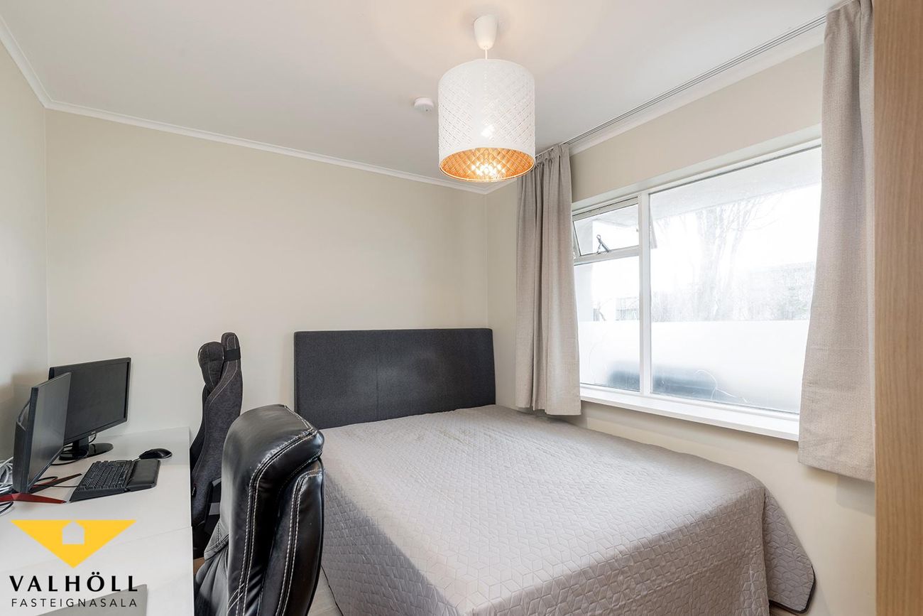Gnoðarvogur 82, 104 Reykjavík