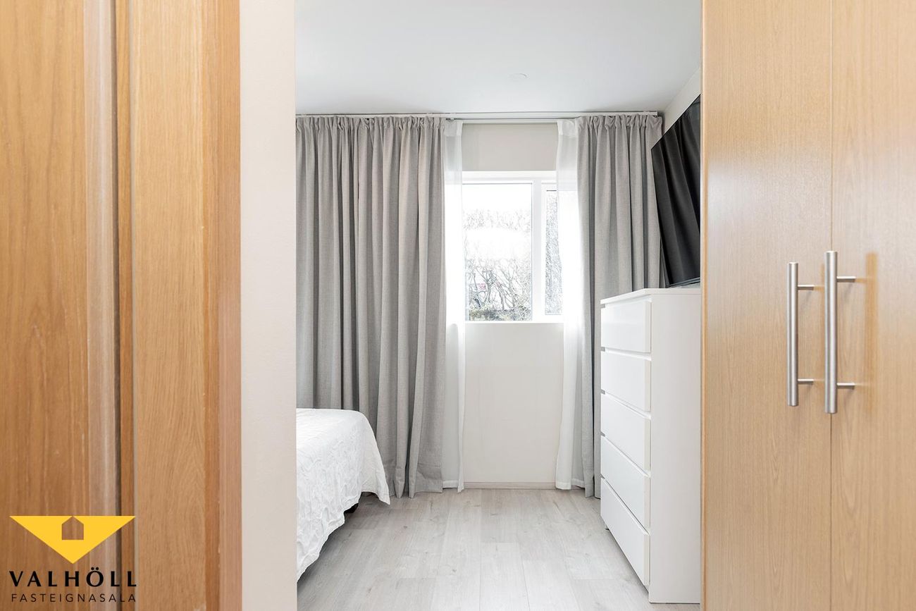 Gnoðarvogur 82, 104 Reykjavík