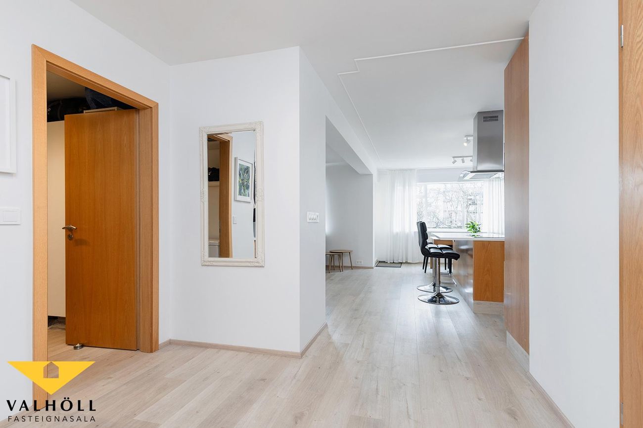 Gnoðarvogur 82, 104 Reykjavík