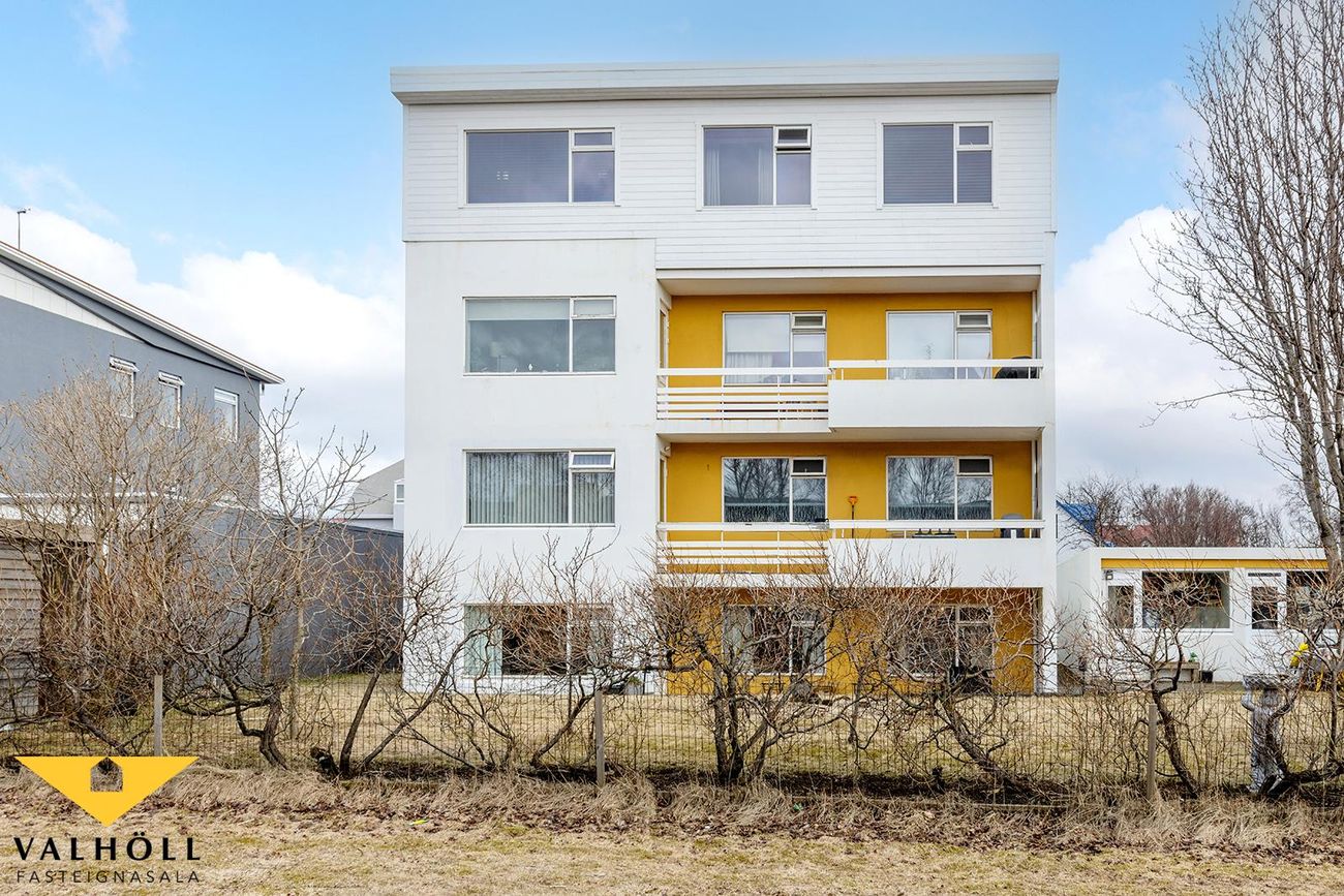 Gnoðarvogur 82, 104 Reykjavík