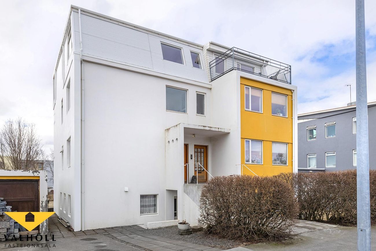 Gnoðarvogur 82, 104 Reykjavík