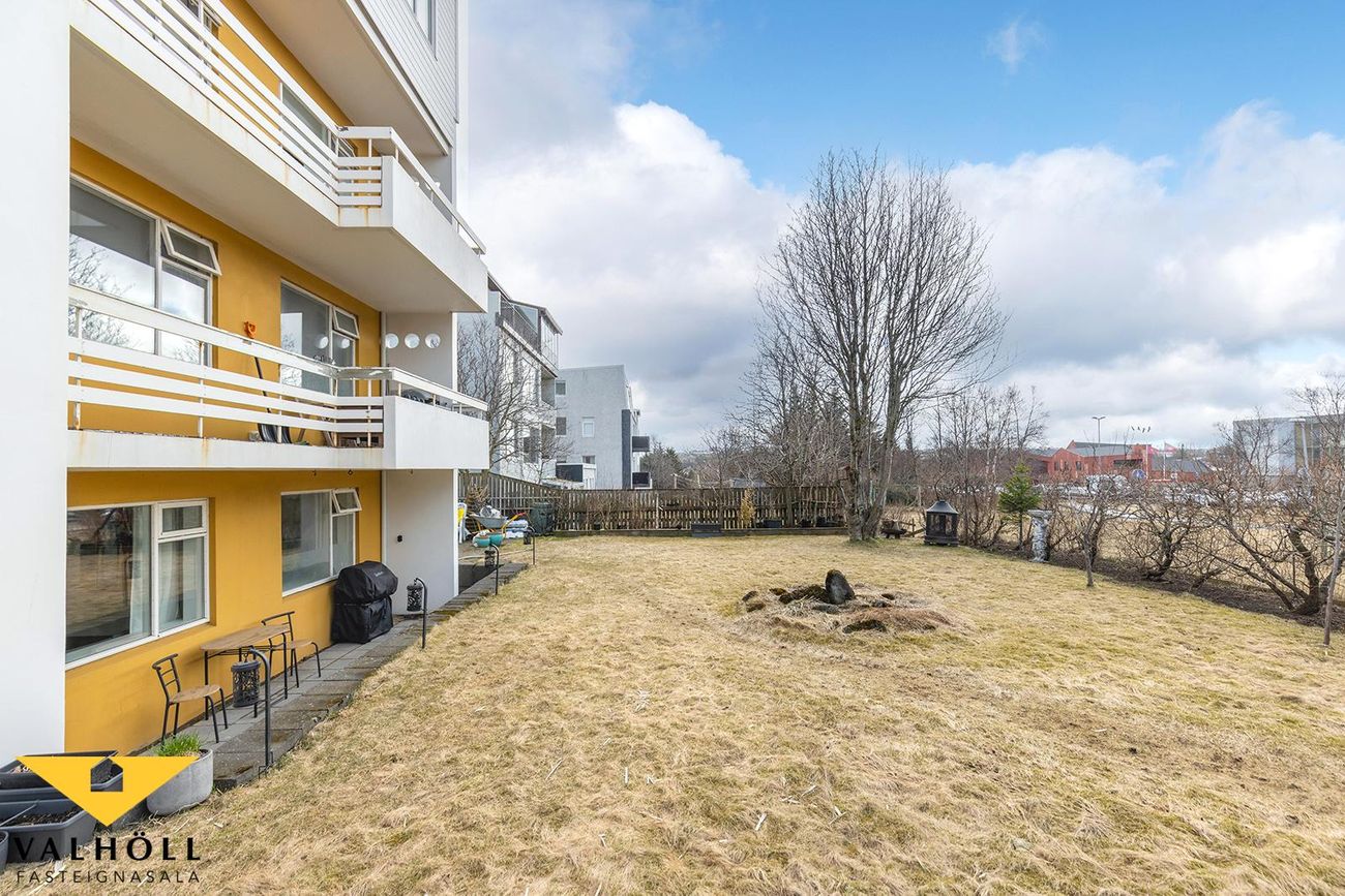 Gnoðarvogur 82, 104 Reykjavík