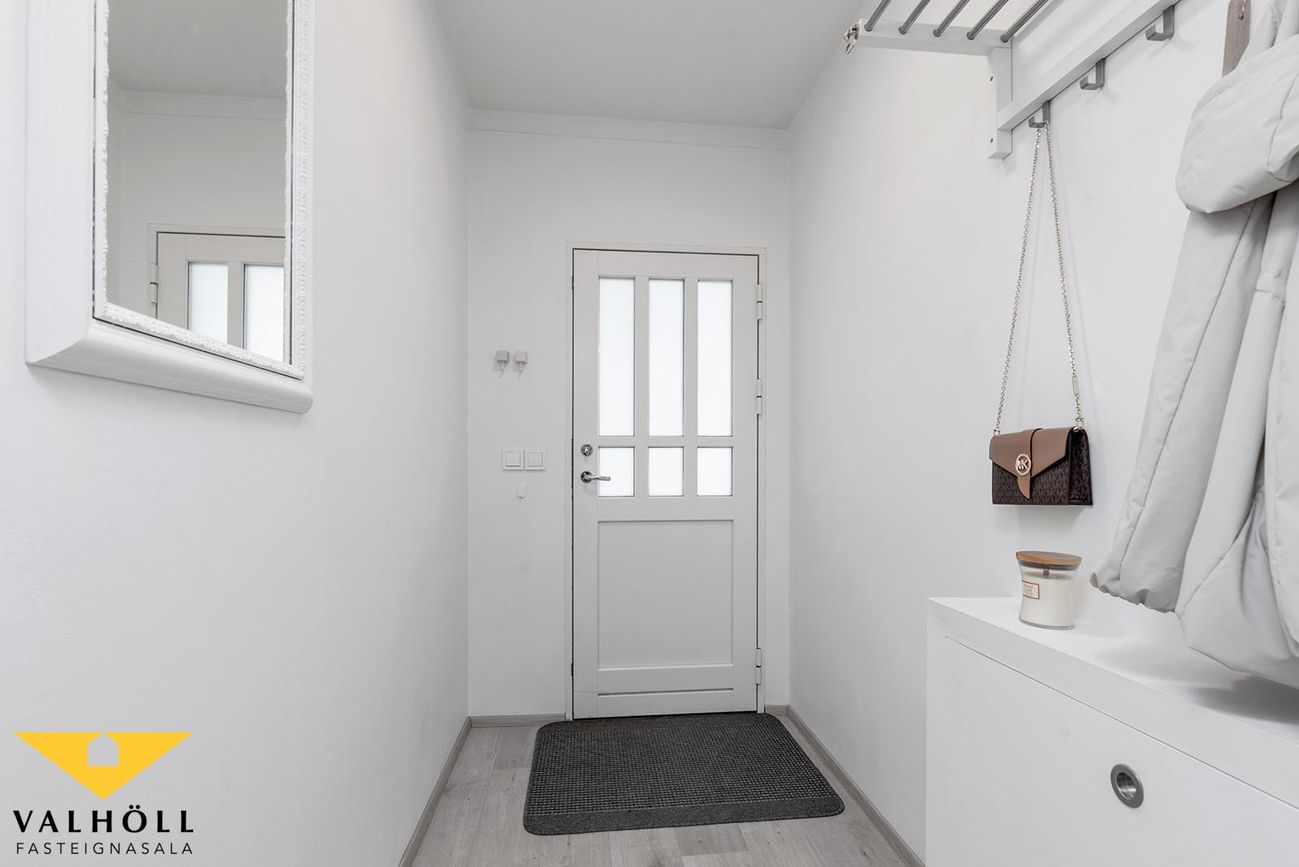 Gnoðarvogur 82, 104 Reykjavík