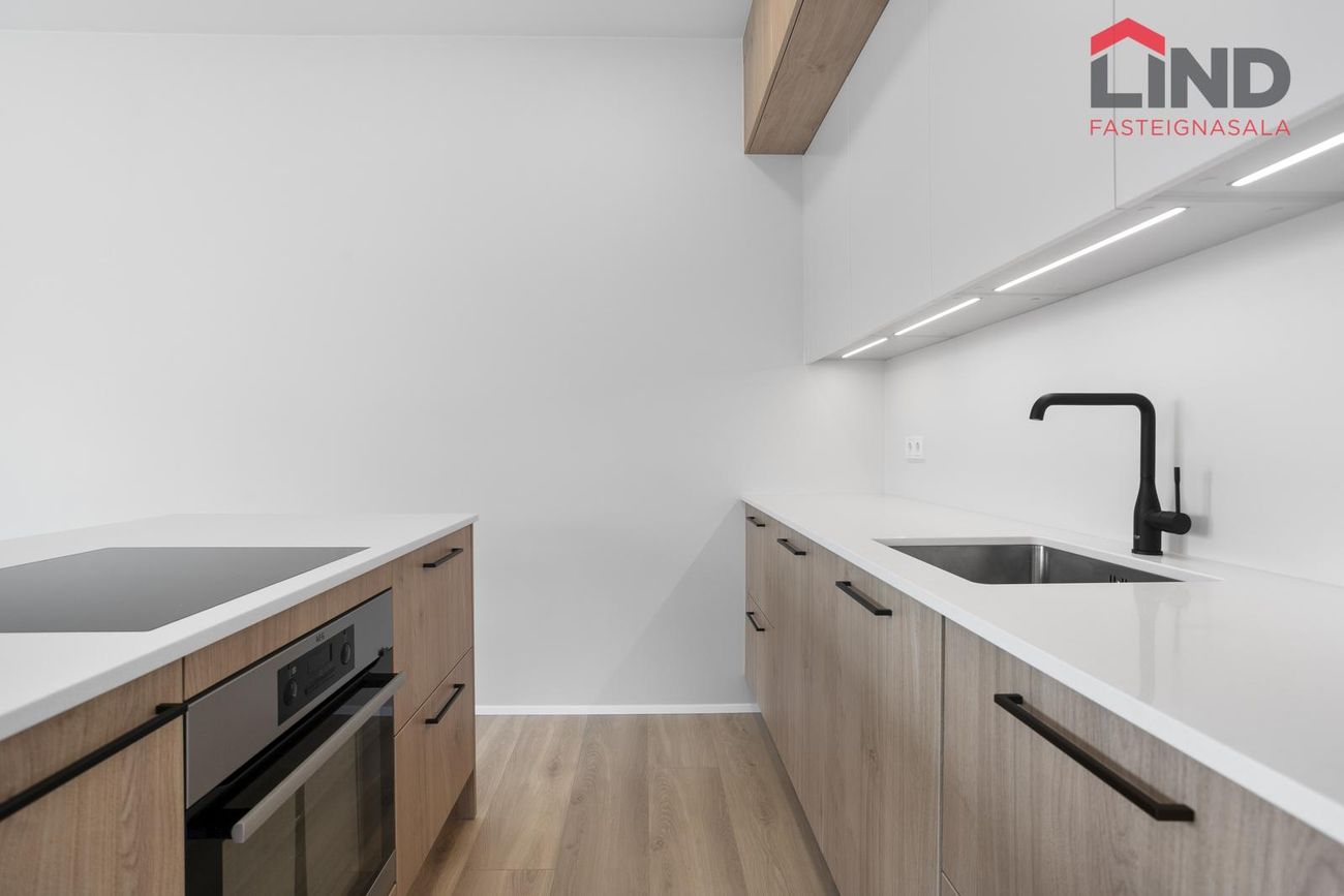 Jöfursbás 5B - 0402, 112 Reykjavík