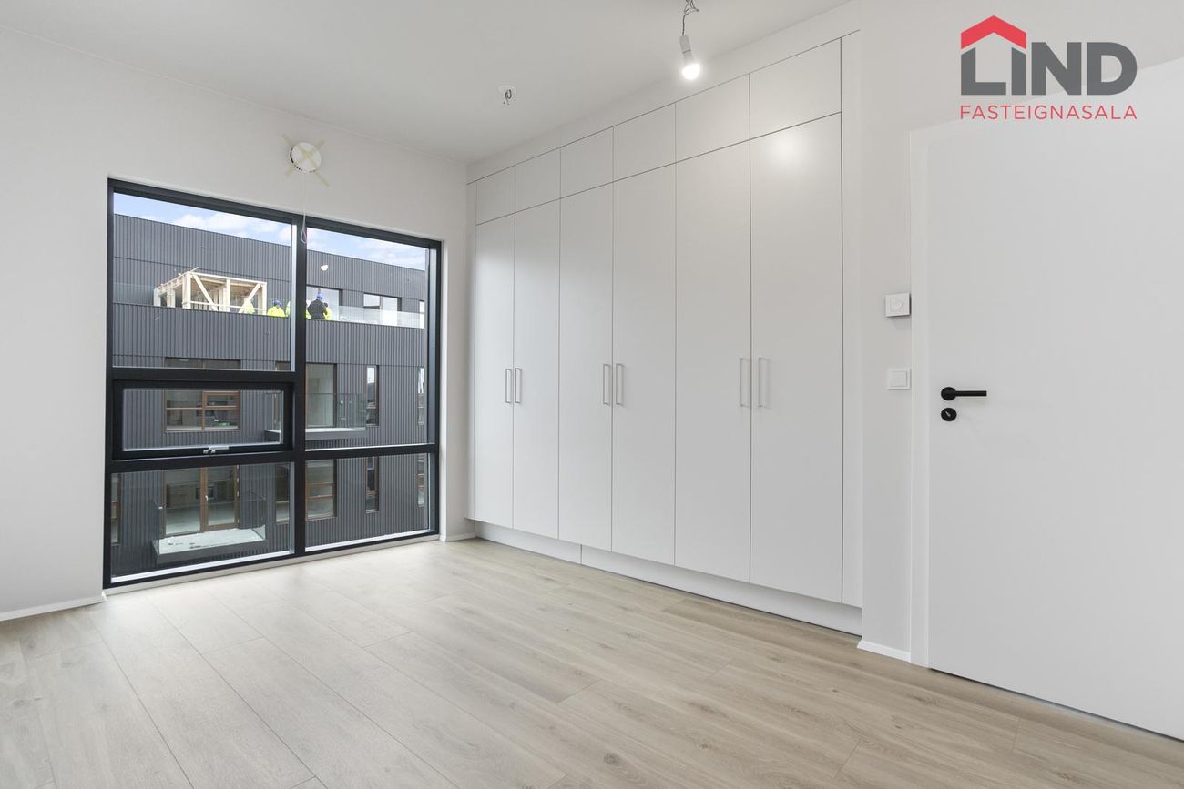 Jöfursbás 5B - 0402, 112 Reykjavík