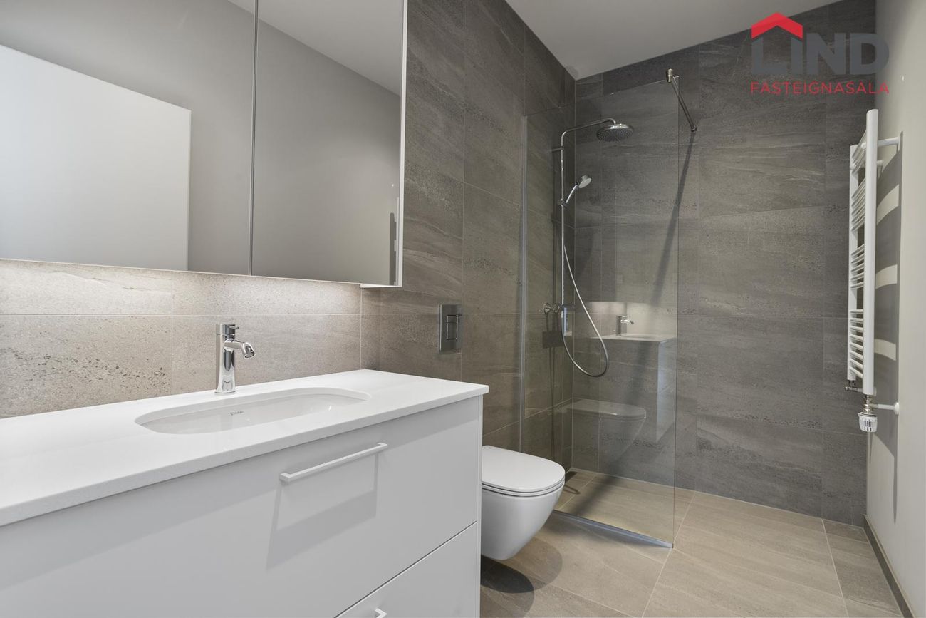 Jöfursbás 5B - 0402, 112 Reykjavík