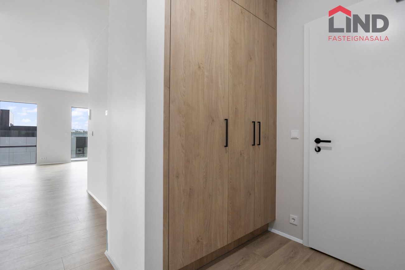 Jöfursbás 5B - 0402, 112 Reykjavík