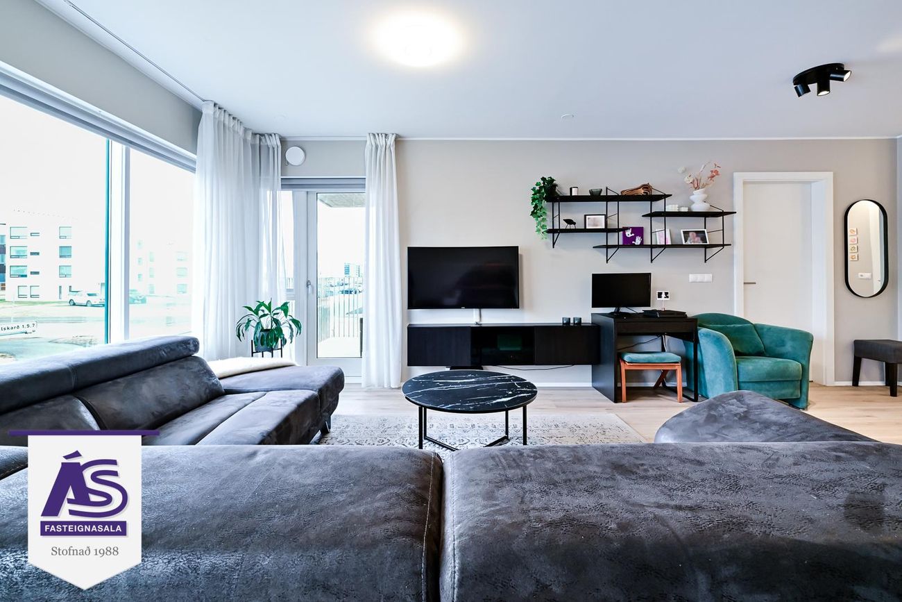 Hádegisskarð 2, 221 Hafnarfjörður