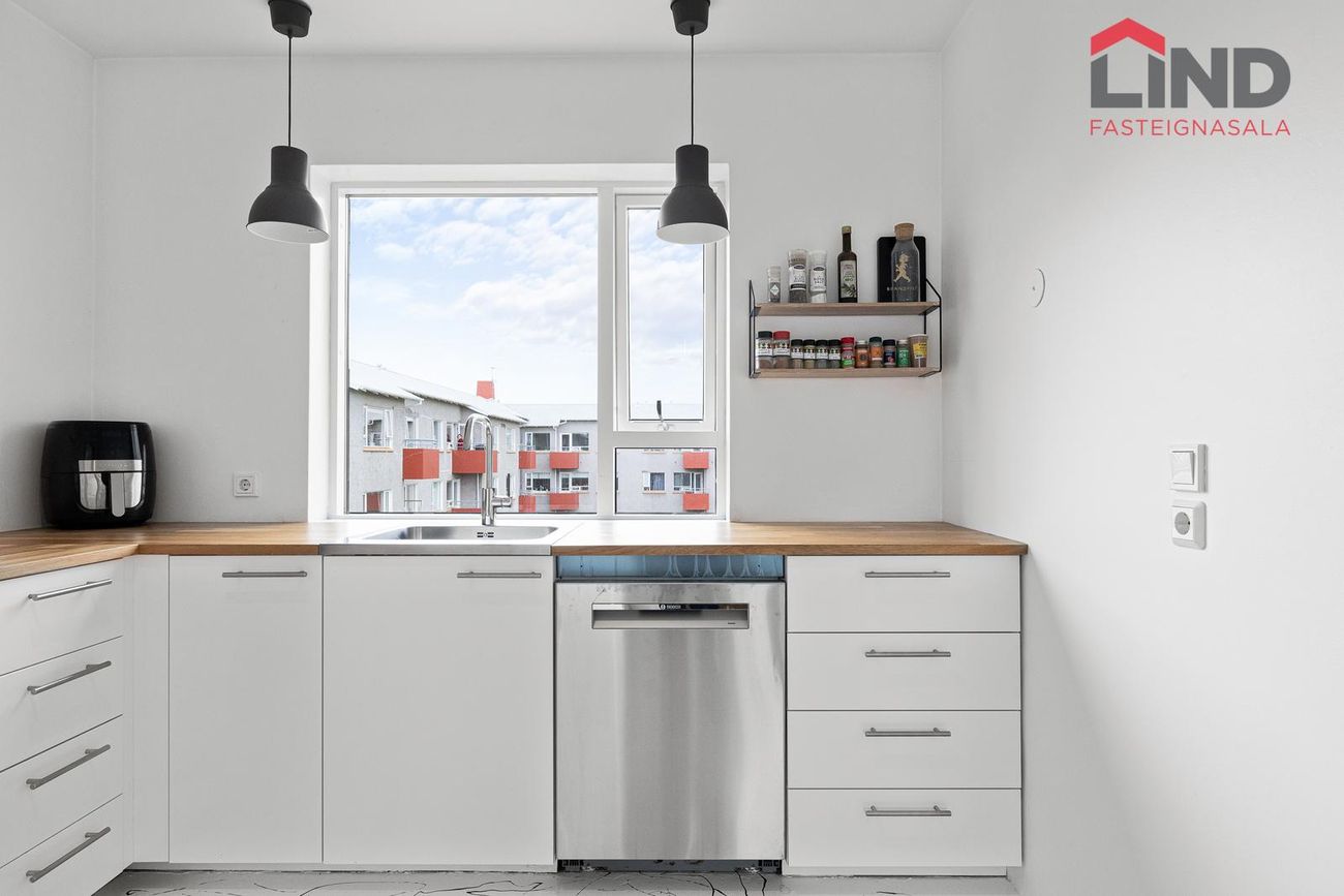 Stigahlíð 10, 105 Reykjavík