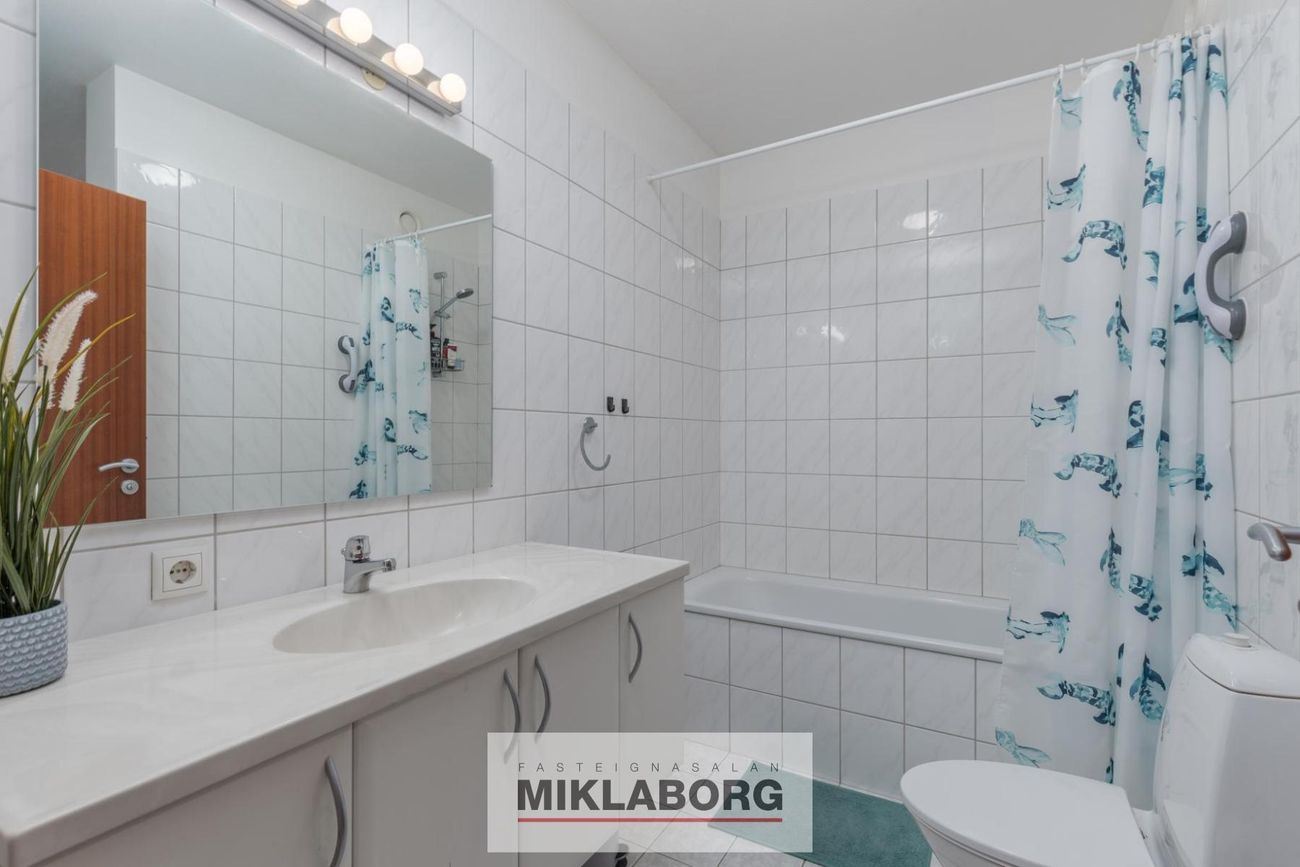 Burknavellir 17B, 221 Hafnarfjörður