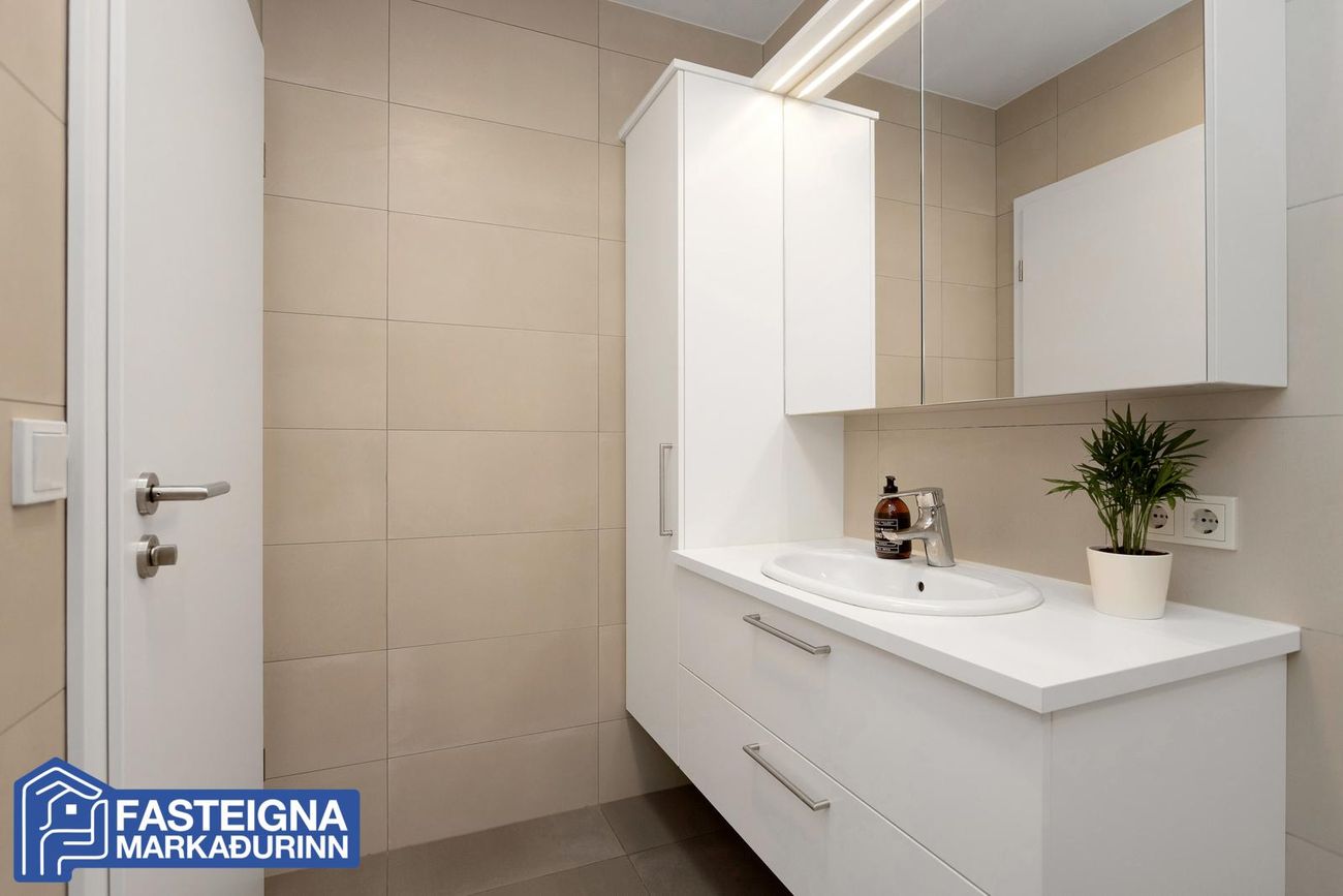 Naustavör 7 - 0105, 200 Kópavogur