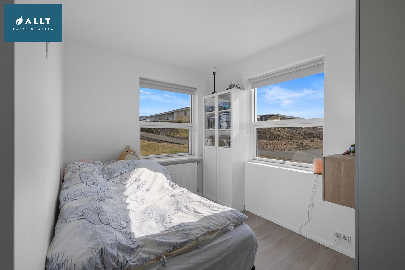 Dalsbraut 28, 260 Reykjanesbær