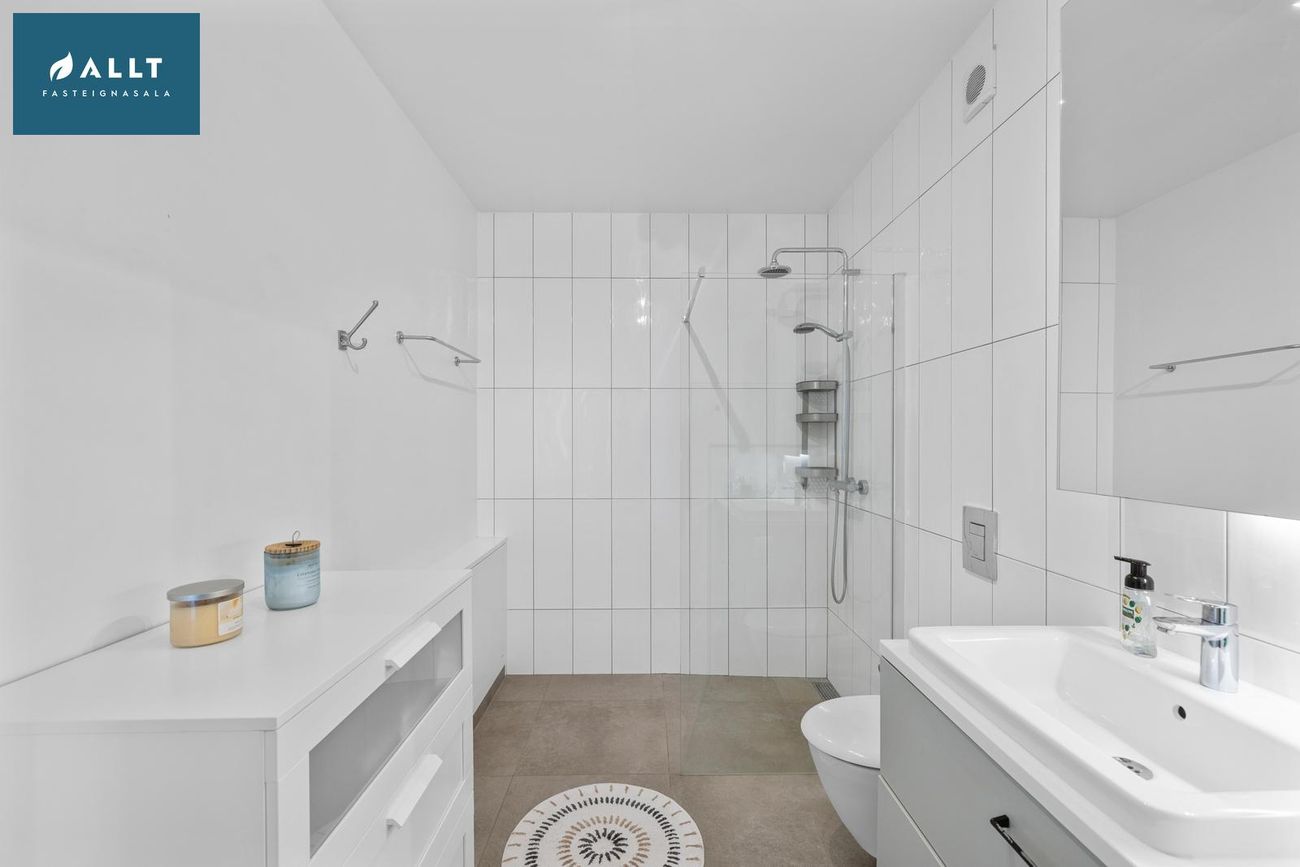 Dalsbraut 28, 260 Reykjanesbær
