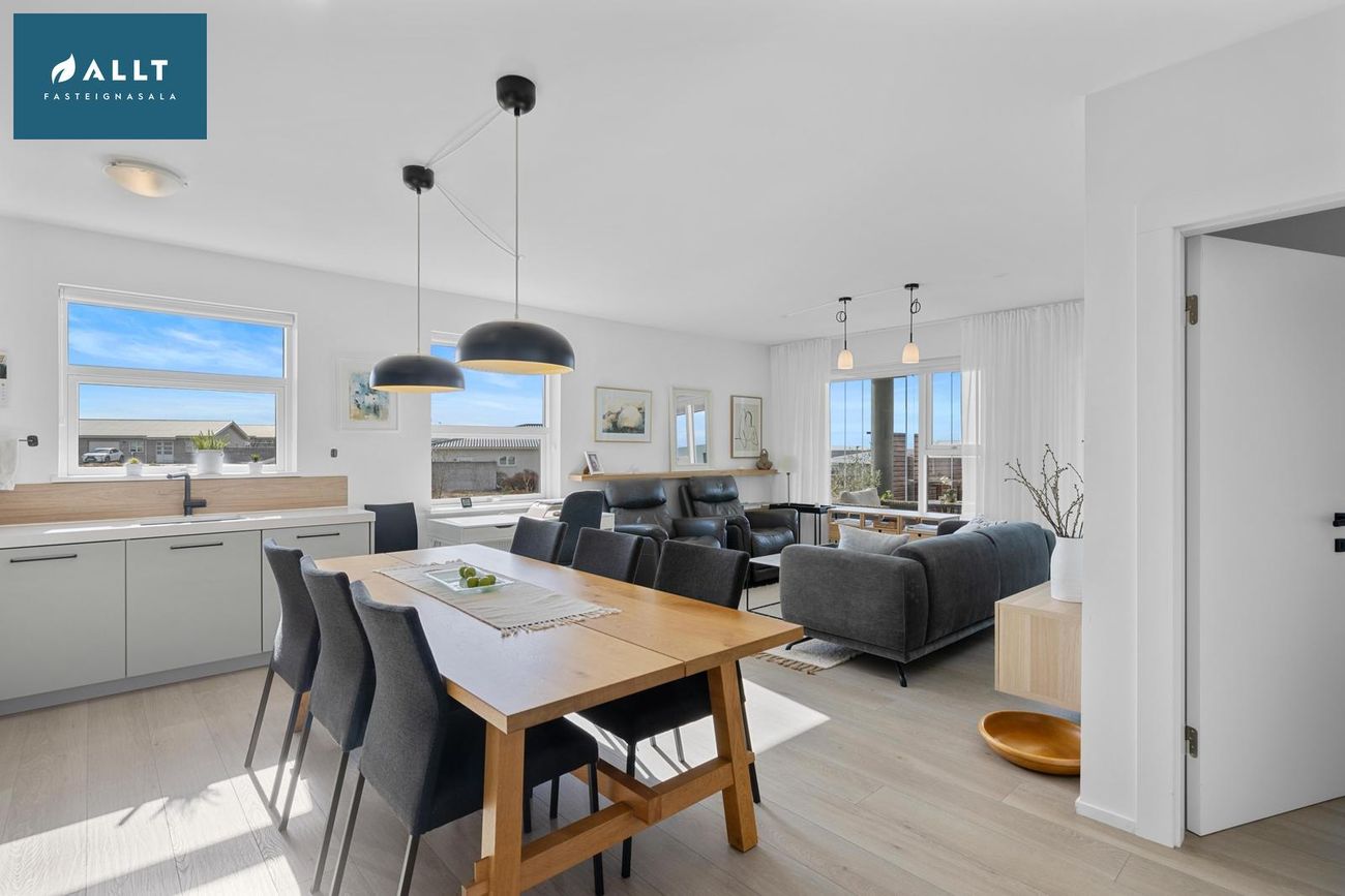 Dalsbraut 28, 260 Reykjanesbær