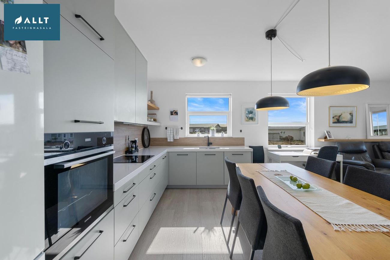 Dalsbraut 28, 260 Reykjanesbær