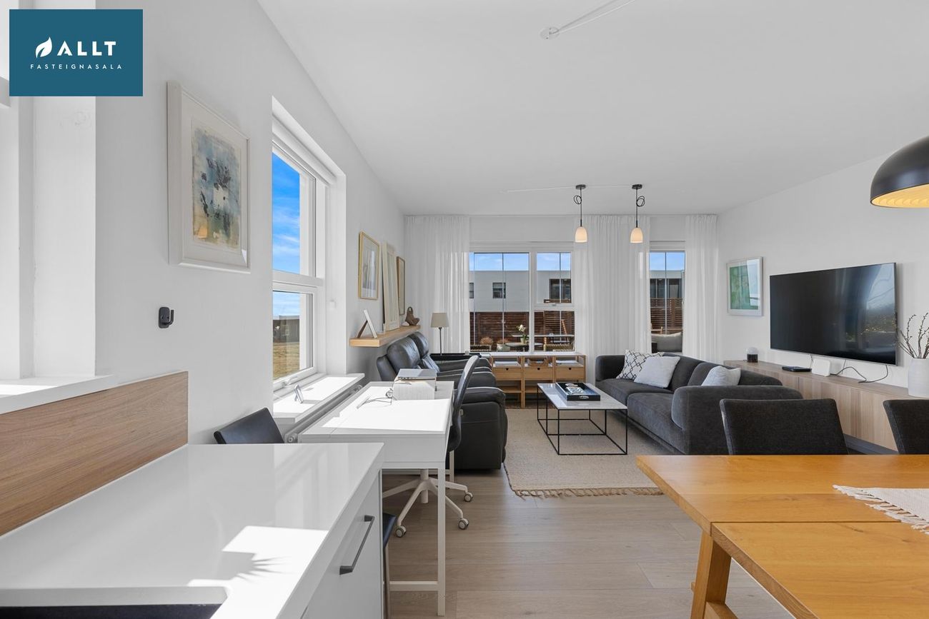 Dalsbraut 28, 260 Reykjanesbær