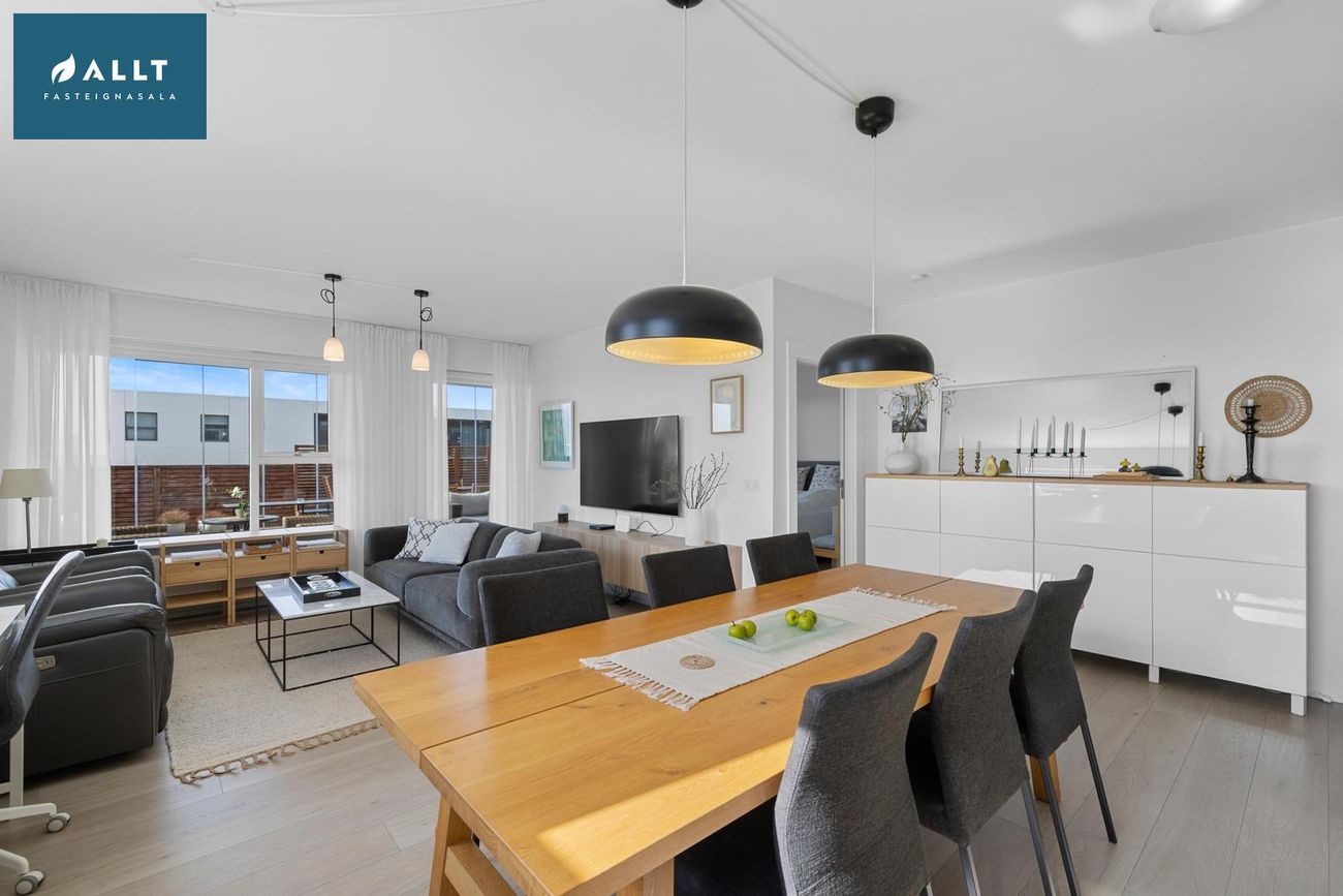 Dalsbraut 28, 260 Reykjanesbær