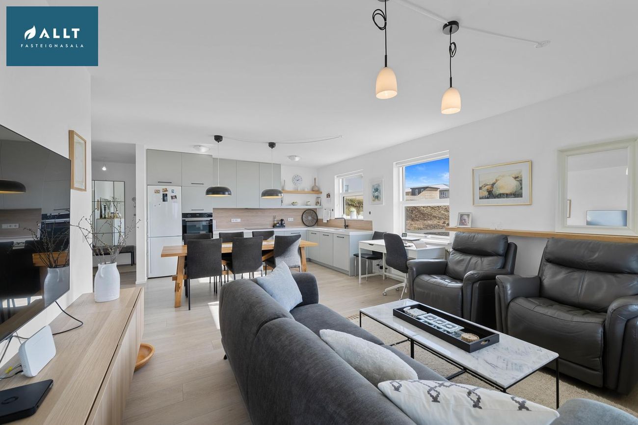 Dalsbraut 28, 260 Reykjanesbær