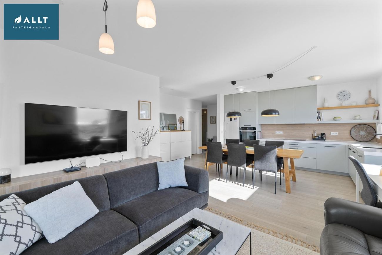 Dalsbraut 28, 260 Reykjanesbær