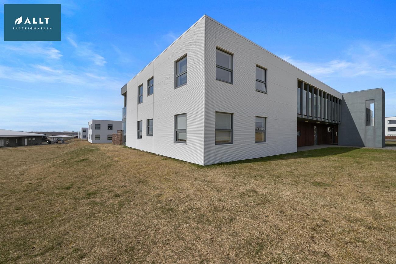 Dalsbraut 28, 260 Reykjanesbær