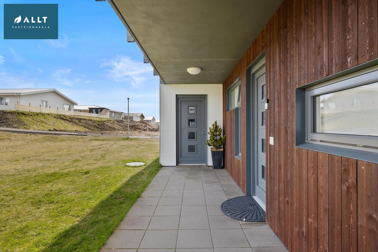 Dalsbraut 28, 260 Reykjanesbær