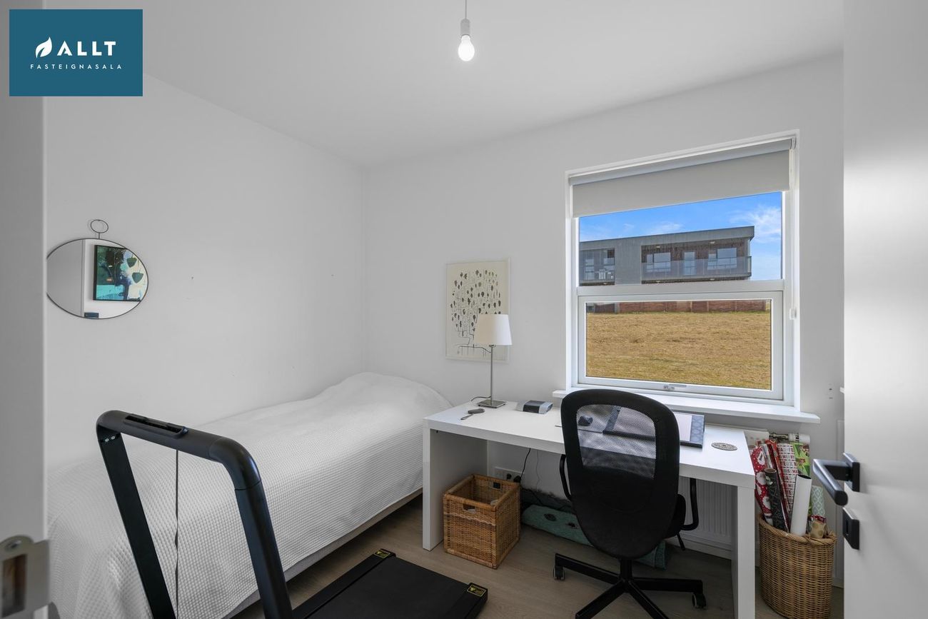 Dalsbraut 28, 260 Reykjanesbær