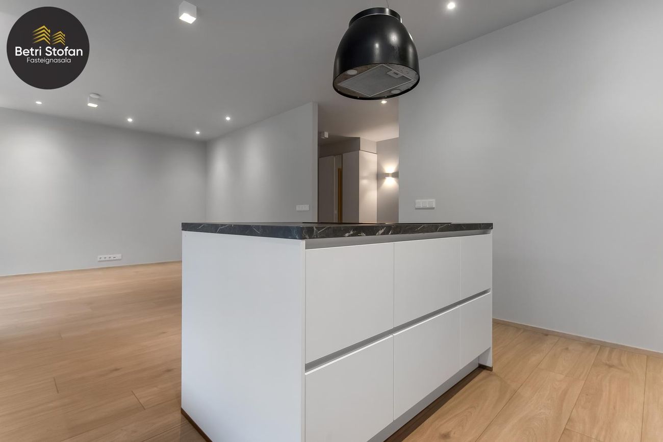Fálkahlíð 3, 102 Reykjavík