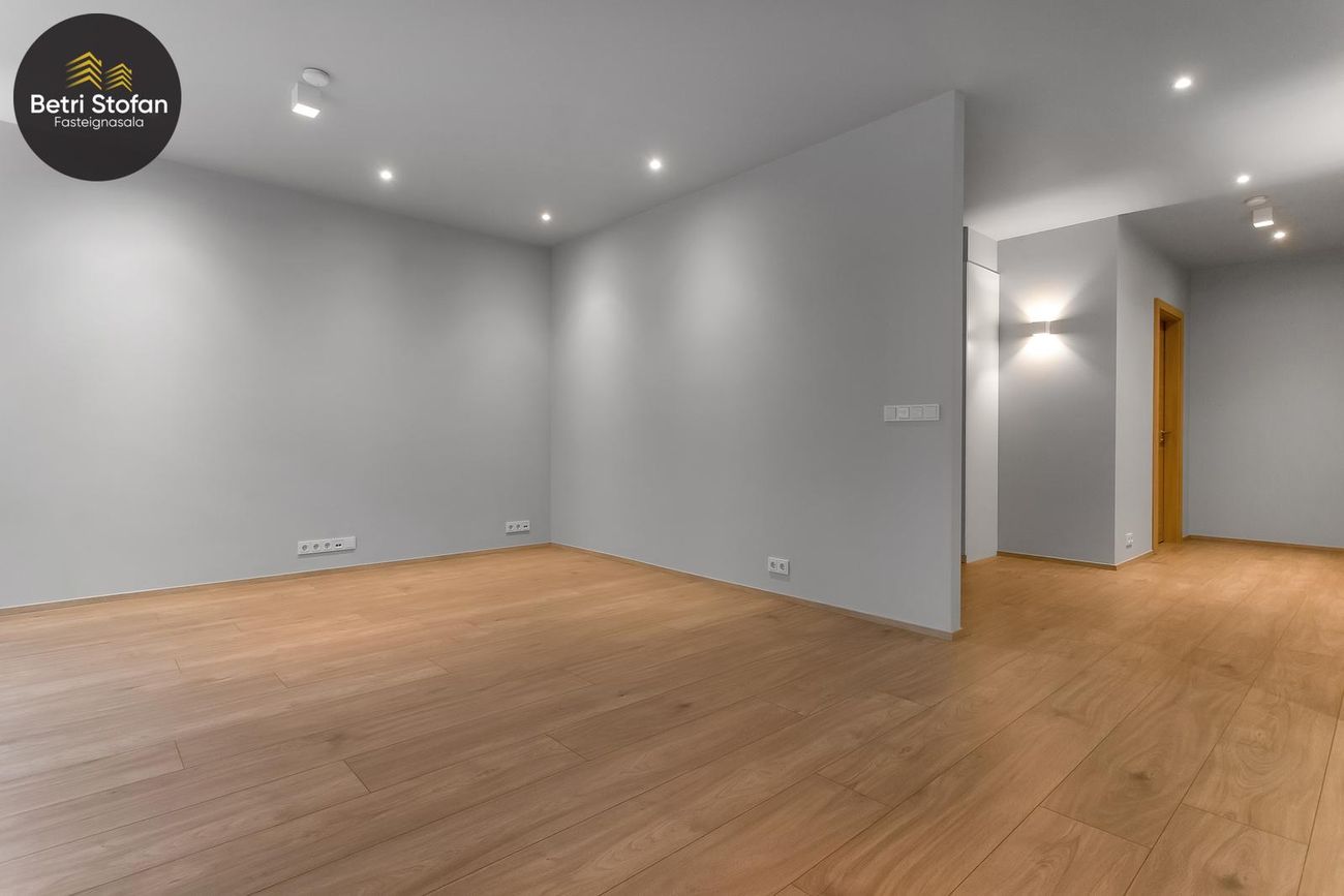 Fálkahlíð 3, 102 Reykjavík
