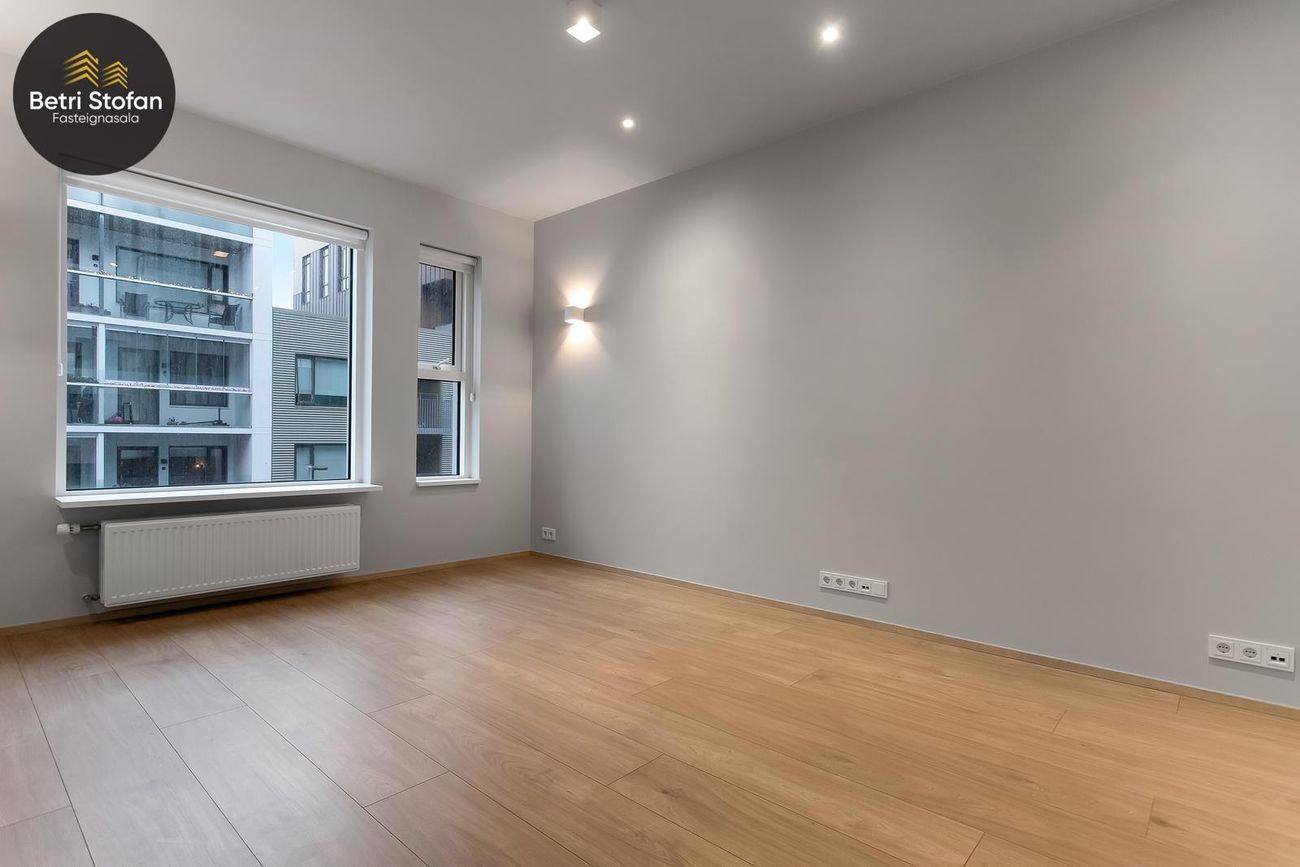 Fálkahlíð 3, 102 Reykjavík