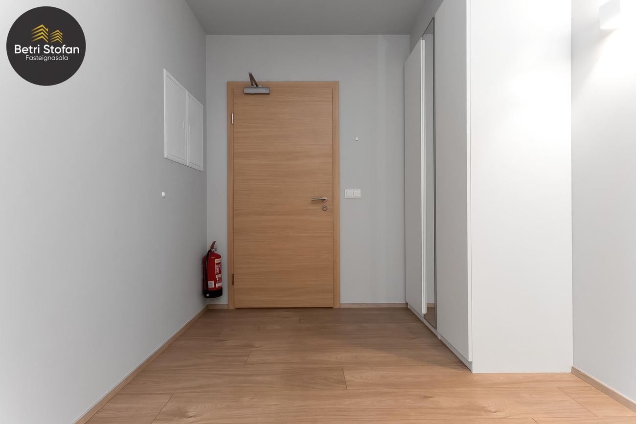 Fálkahlíð 3, 102 Reykjavík