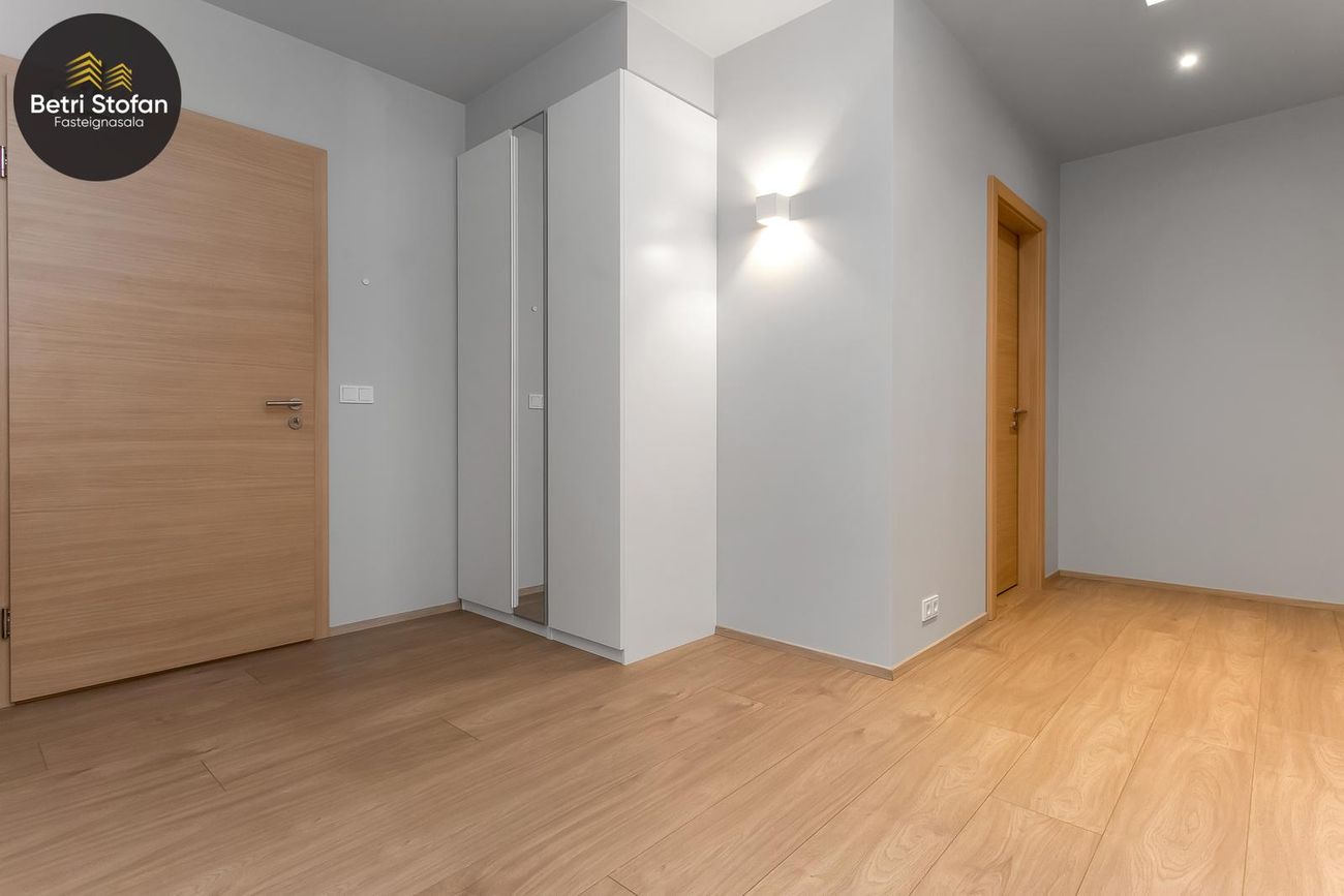 Fálkahlíð 3, 102 Reykjavík