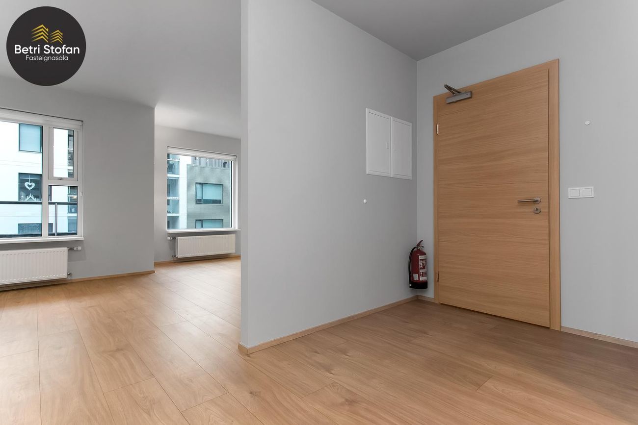 Fálkahlíð 3, 102 Reykjavík