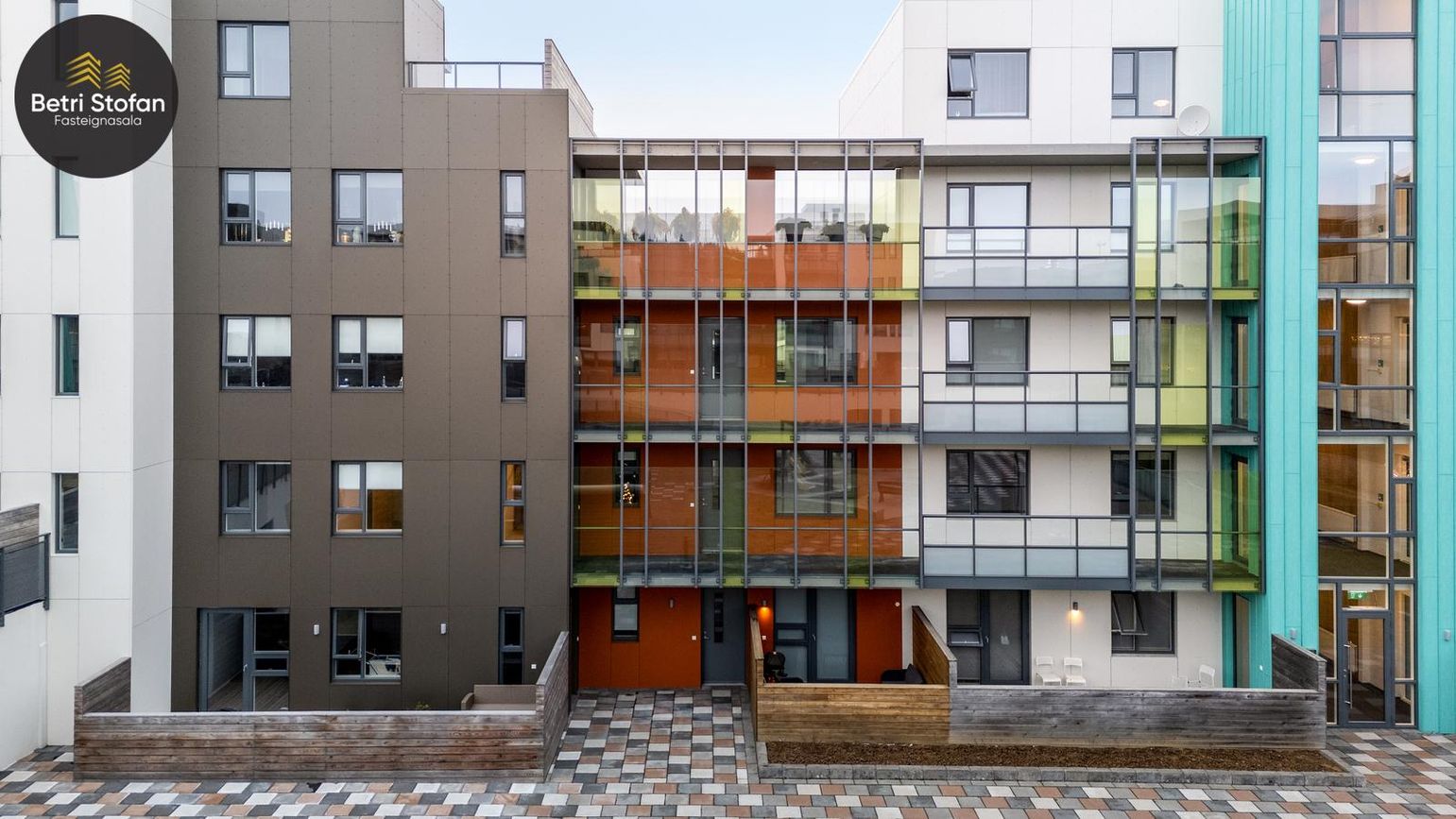 Fálkahlíð 3, 102 Reykjavík