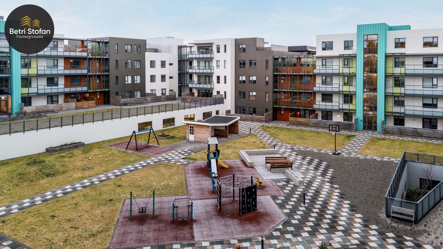 Fálkahlíð 3, 102 Reykjavík