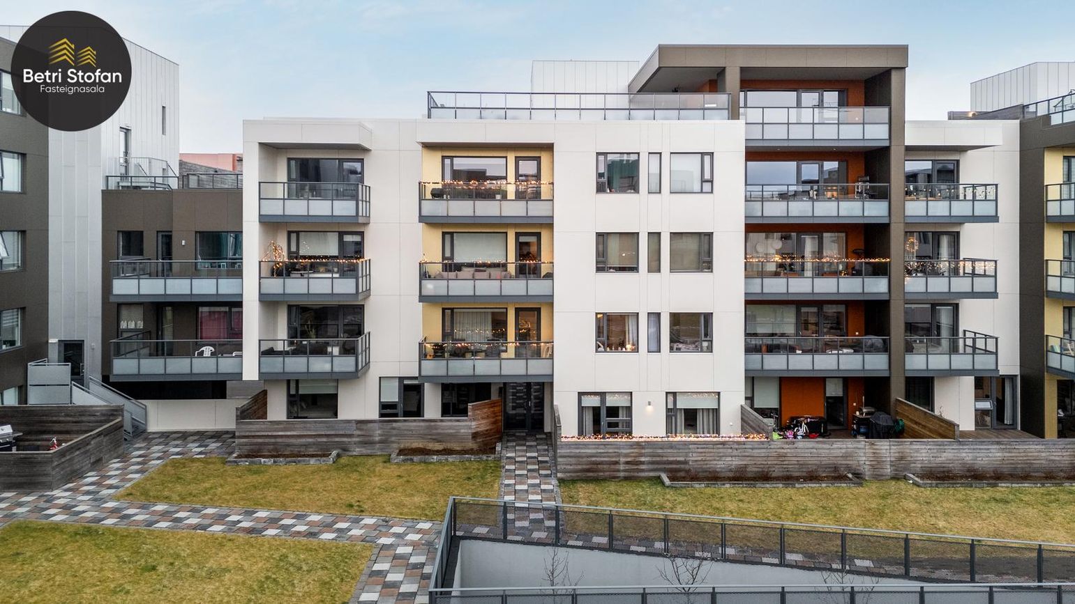 Fálkahlíð 3, 102 Reykjavík