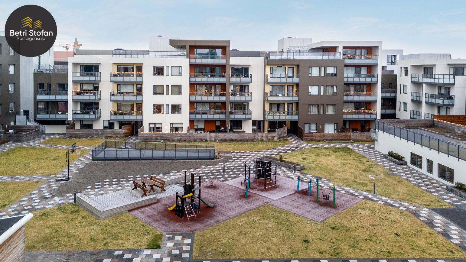 Fálkahlíð 3, 102 Reykjavík