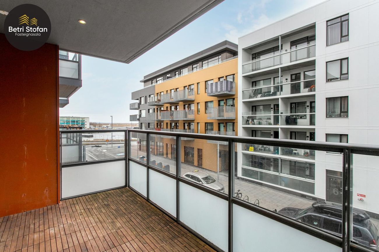 Fálkahlíð 3, 102 Reykjavík