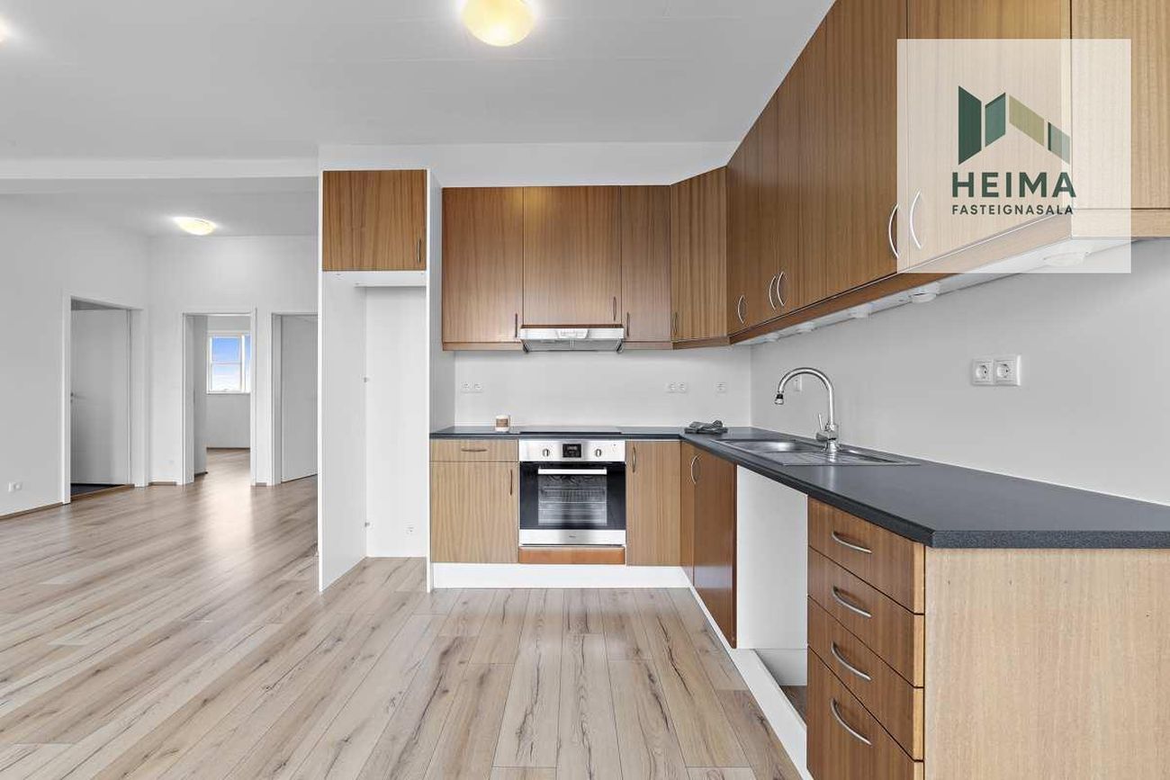 Tjarnabraut 14, 260 Reykjanesbær