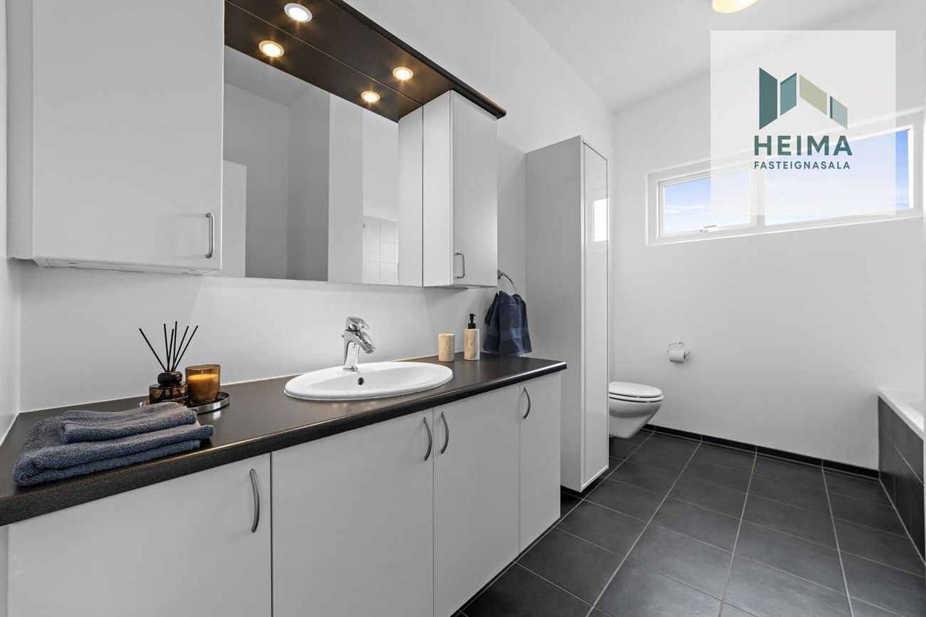 Tjarnabraut 14, 260 Reykjanesbær