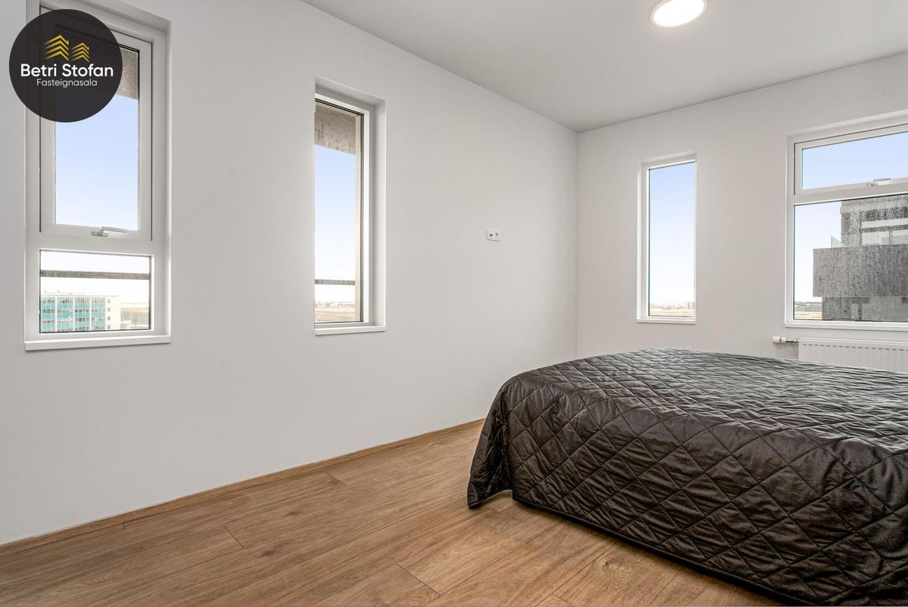 Fálkahlíð 5, 102 Reykjavík