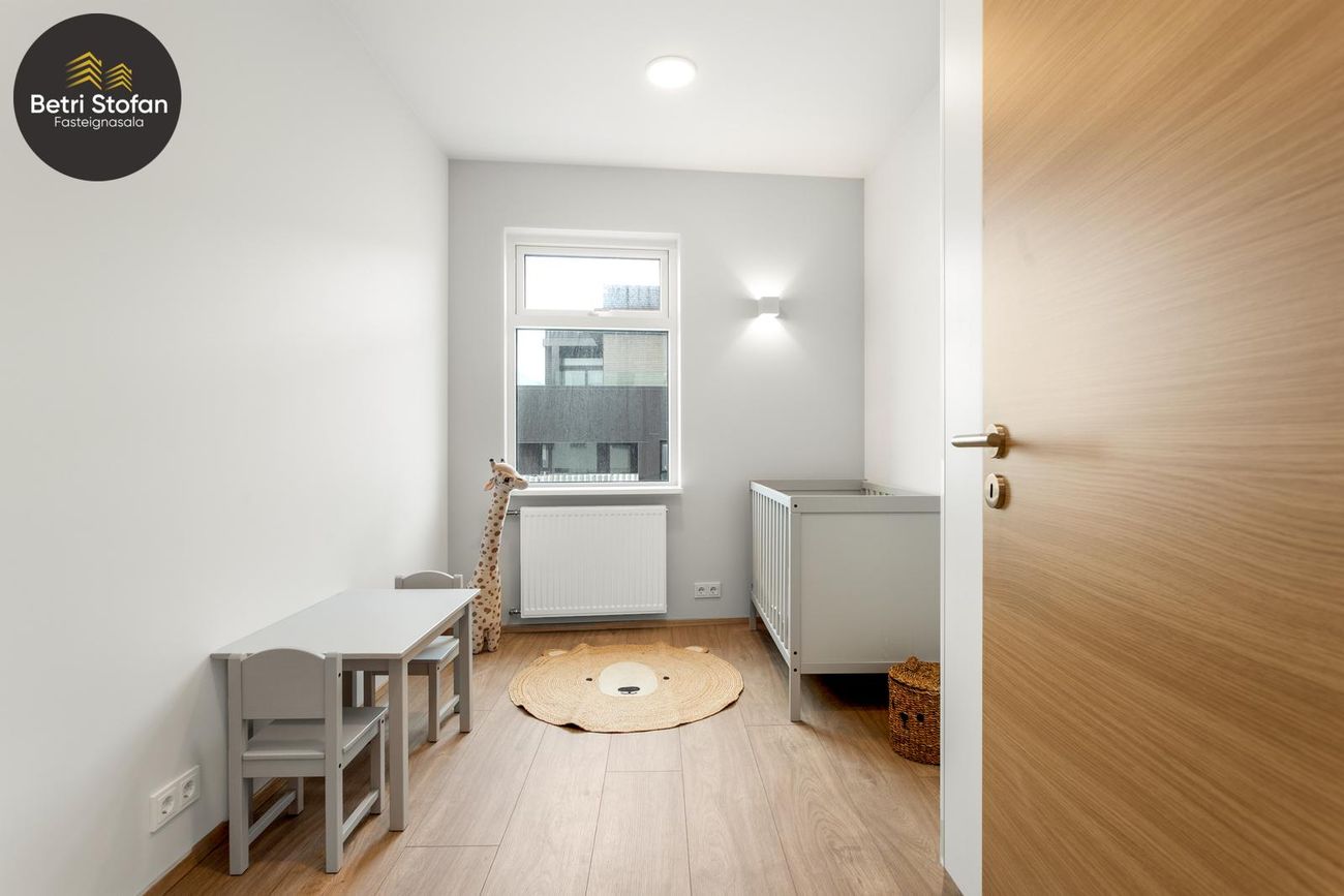 Fálkahlíð 5, 102 Reykjavík