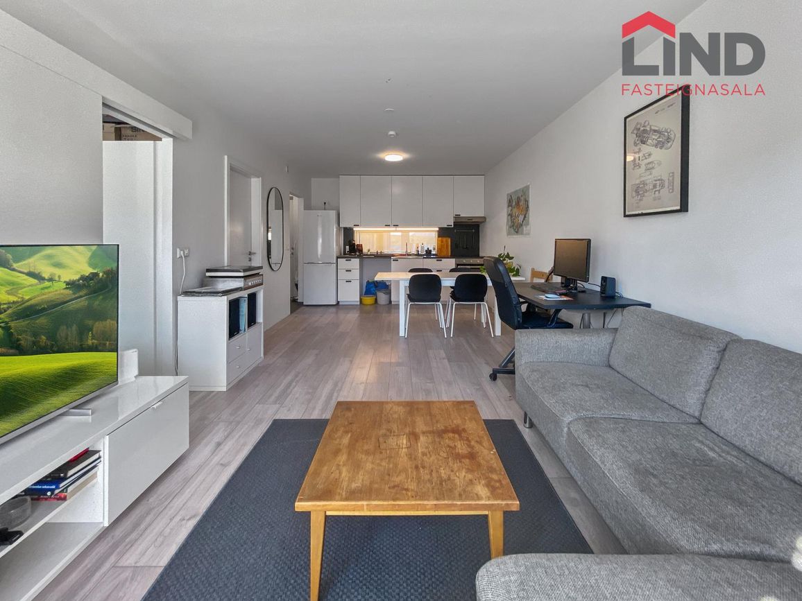 Jöfursbás 11D, 112 Reykjavík