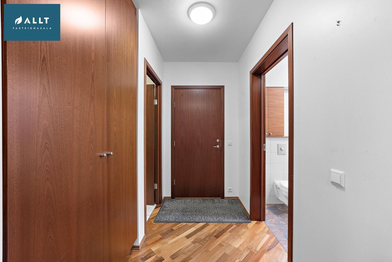 Pósthússtræti 1, 230 Reykjanesbær