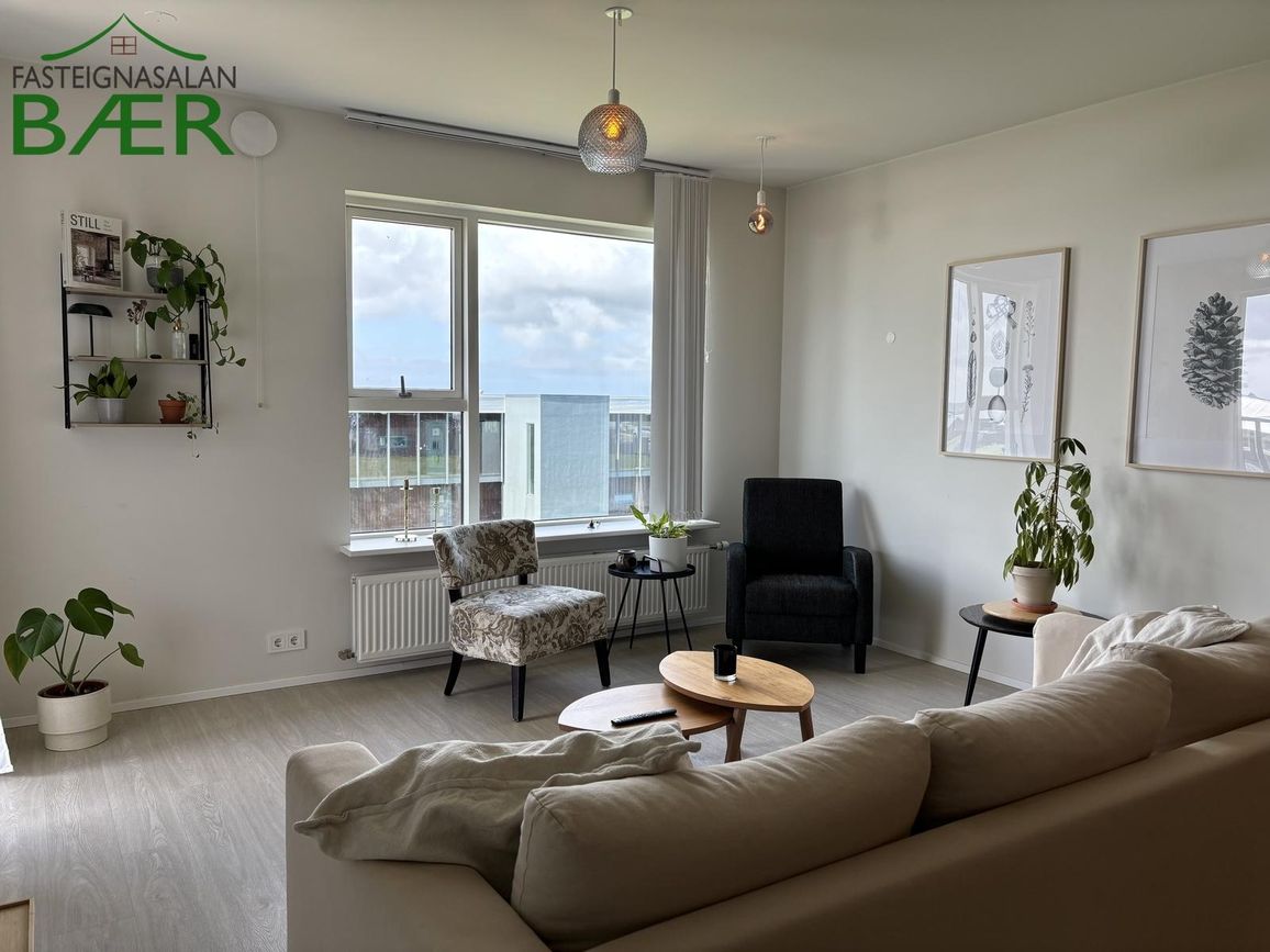 Dalsbraut 34, 260 Reykjanesbær